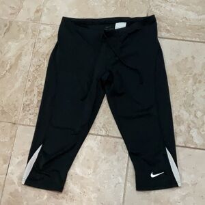 Nike cropped leggings size medium